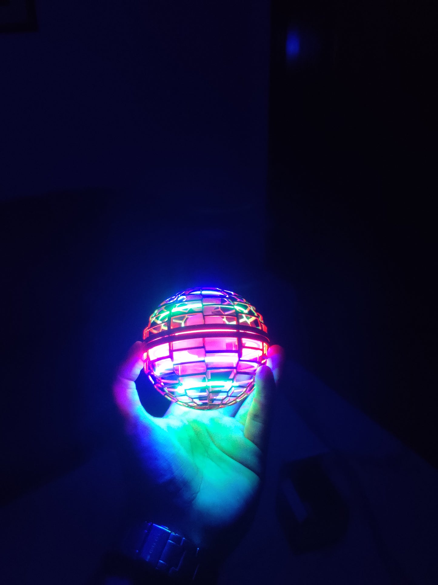 "Flying Spinner Boomerang Ball – Light Up the Fun, Anywhere!"